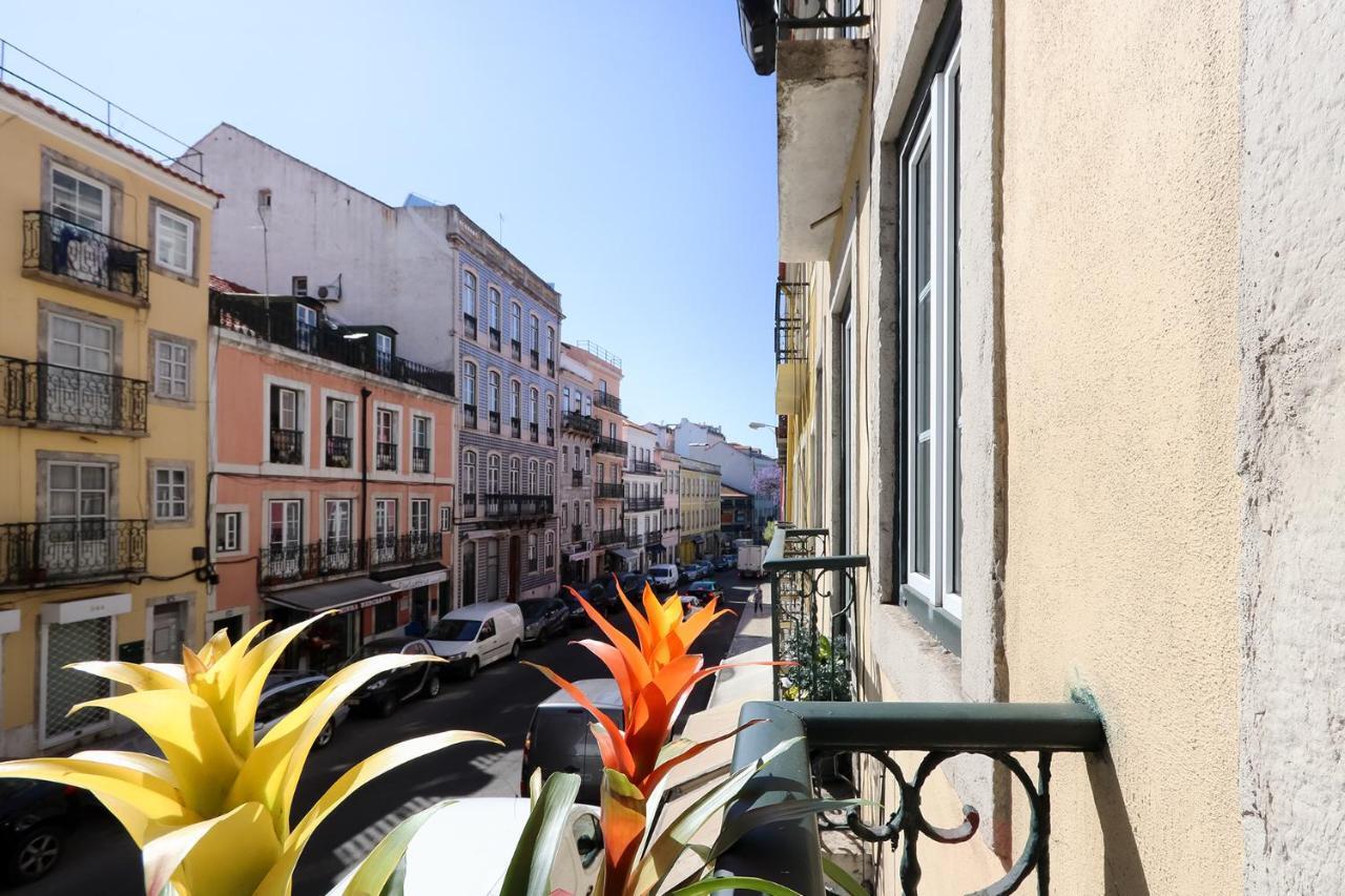 Charming And Stylish Downtown Apt In XIX Century Building Lisbon Exterior photo