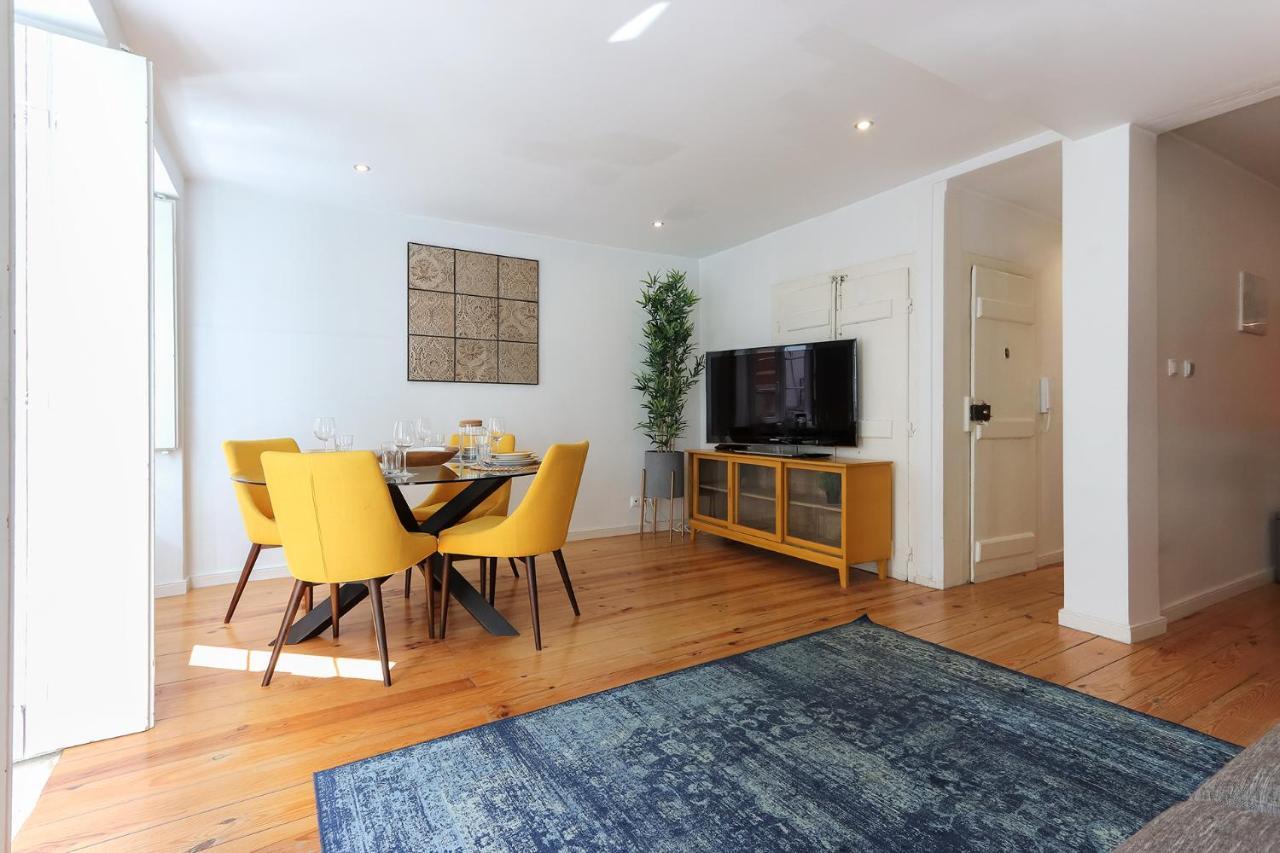 Charming And Stylish Downtown Apt In XIX Century Building Lisbon Exterior photo