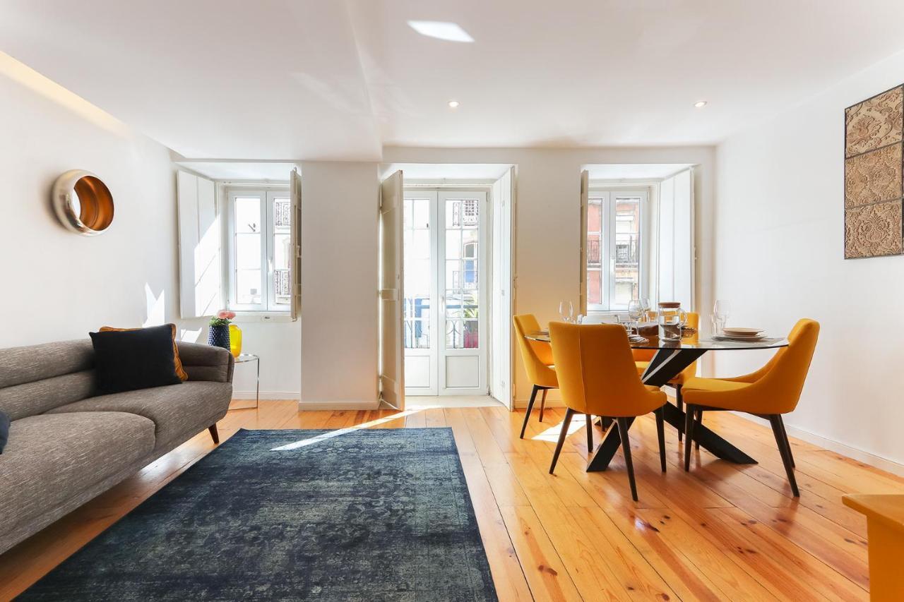 Charming And Stylish Downtown Apt In XIX Century Building Lisbon Exterior photo