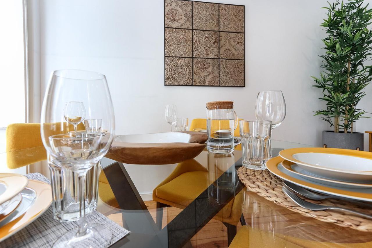 Charming And Stylish Downtown Apt In XIX Century Building Lisbon Exterior photo