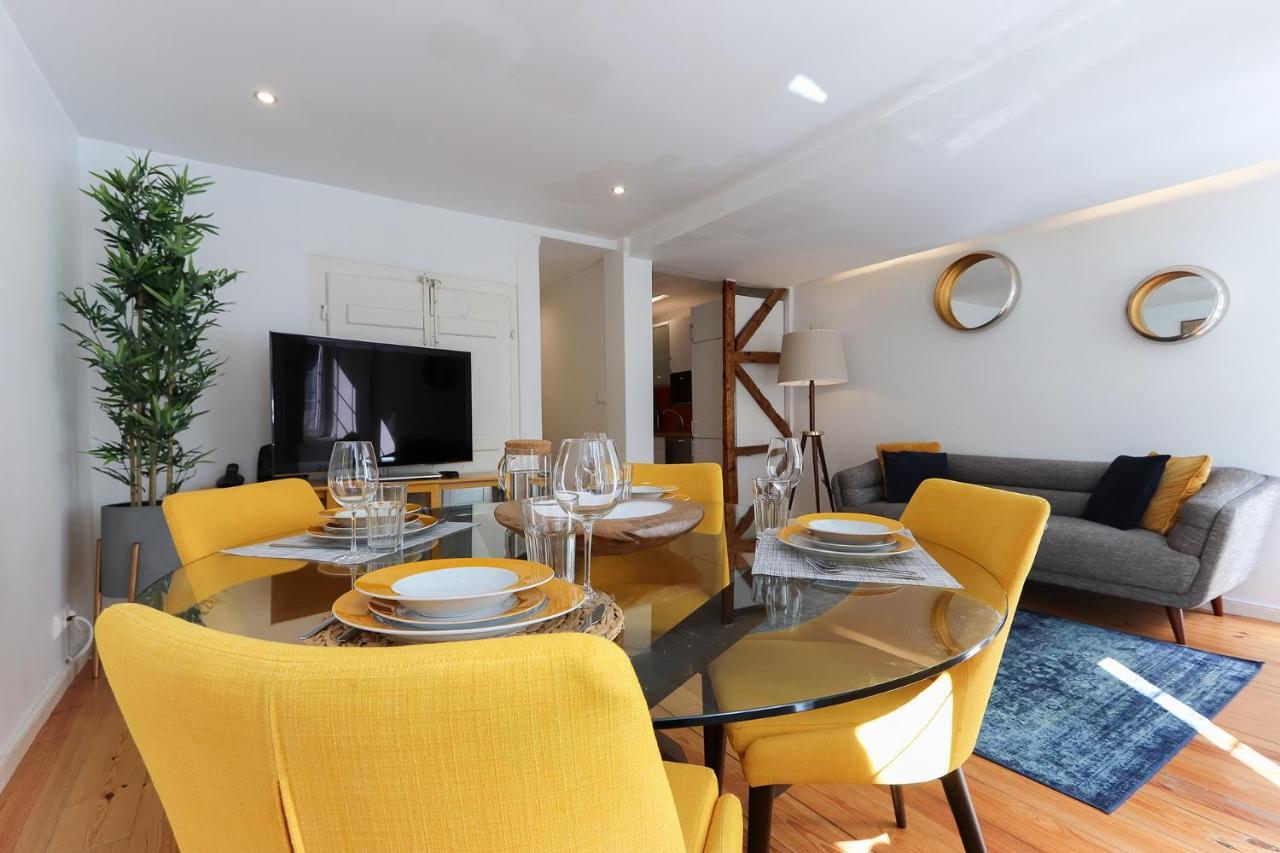 Charming And Stylish Downtown Apt In XIX Century Building Lisbon Exterior photo