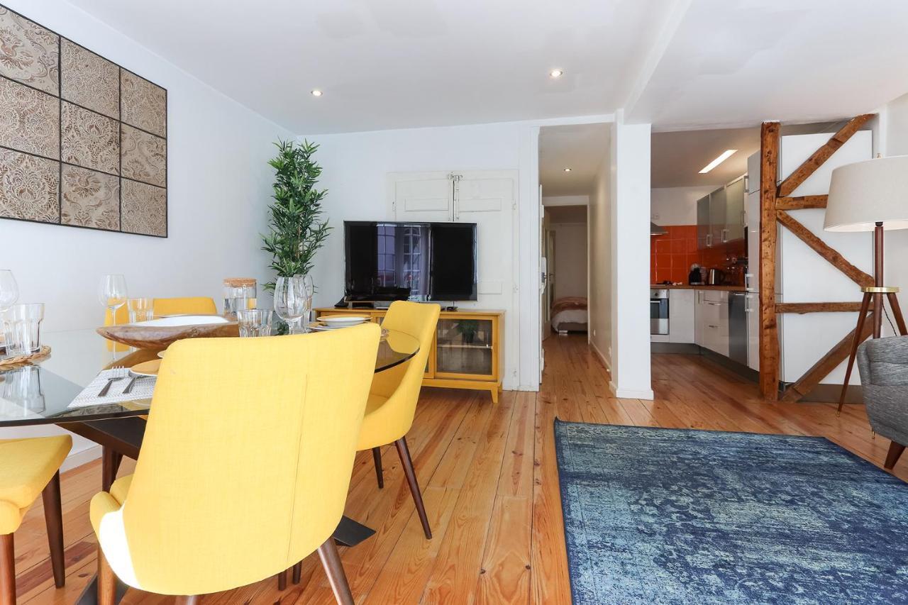 Charming And Stylish Downtown Apt In XIX Century Building Lisbon Exterior photo