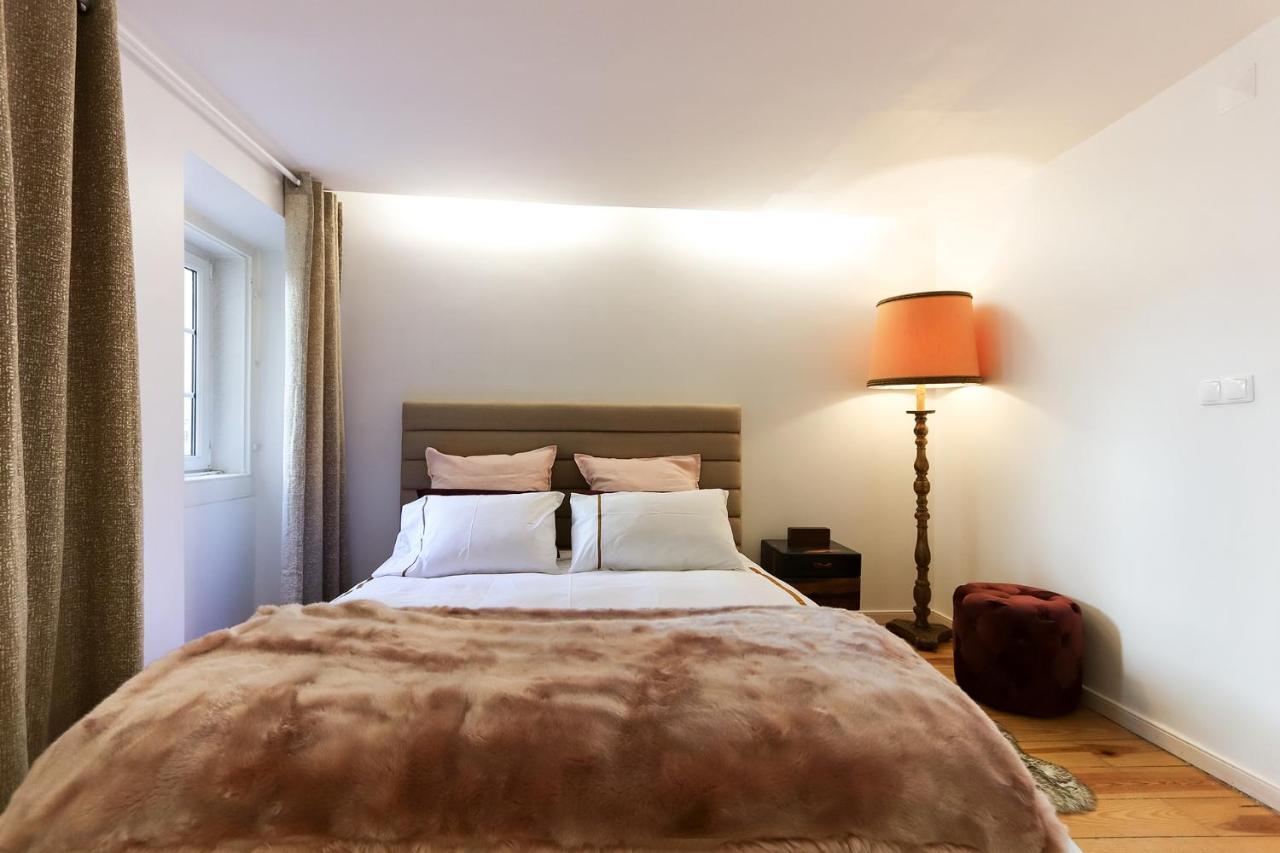 Charming And Stylish Downtown Apt In XIX Century Building Lisbon Exterior photo